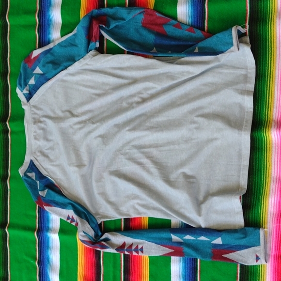 Native Design print top long sleeved t, women's L - Picture 6 of 6